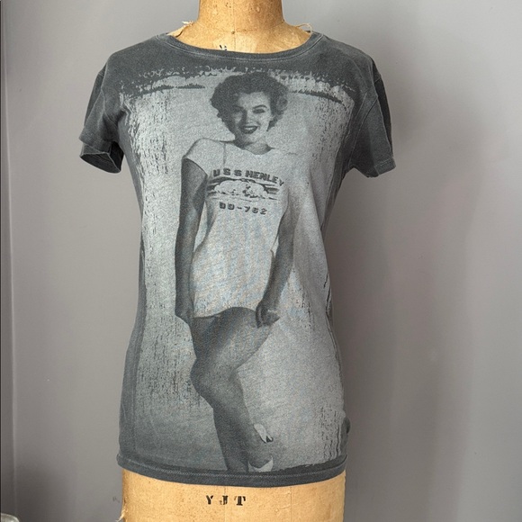 NWOT Grey Small Cotton Marilyn Monroe T-Shirt - Picture 1 of 3
